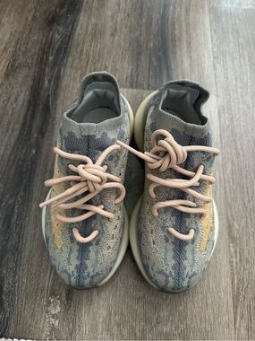 adidas Yeezy size 5 380